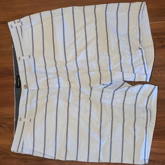 Nautica white striped men's shorts - Picture 1 of 1